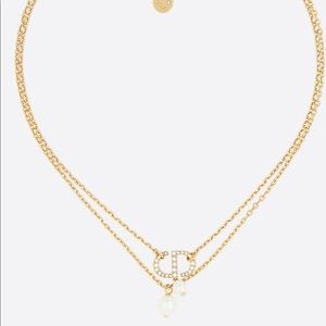 DIOR CD DOUBLE NECKLACE
GOLD-FINISH METAL WITH WHITE PEARLS AND WHITE CRYSTALS